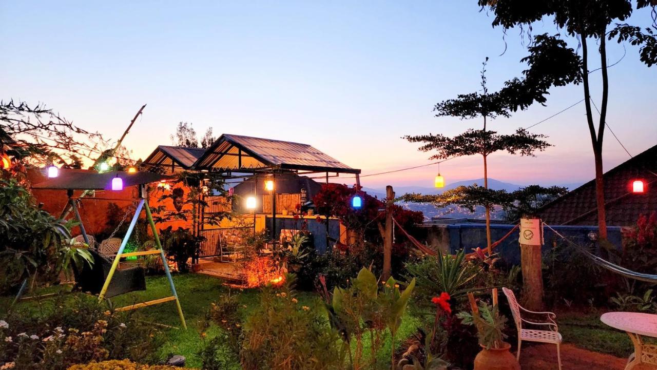 Yambi Guesthouse Кигали Екстериор снимка