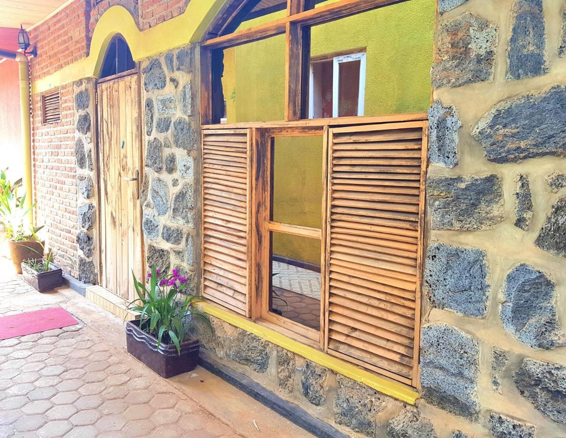 Yambi Guesthouse Кигали Екстериор снимка